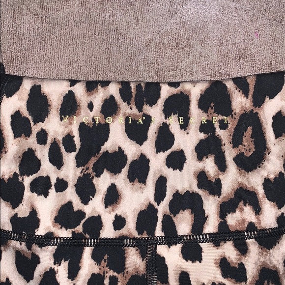Cheetah Victoria’s Secret leggings size medium - Picture 4 of 4